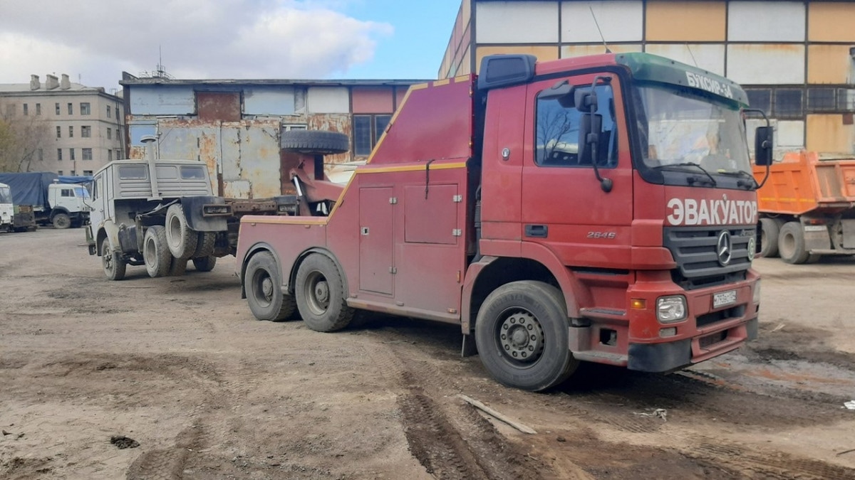 Грузовой эвакуатор Mercedes-Benz Actros 2645 в аренду Сургуте круглосуточно  - низкая цена